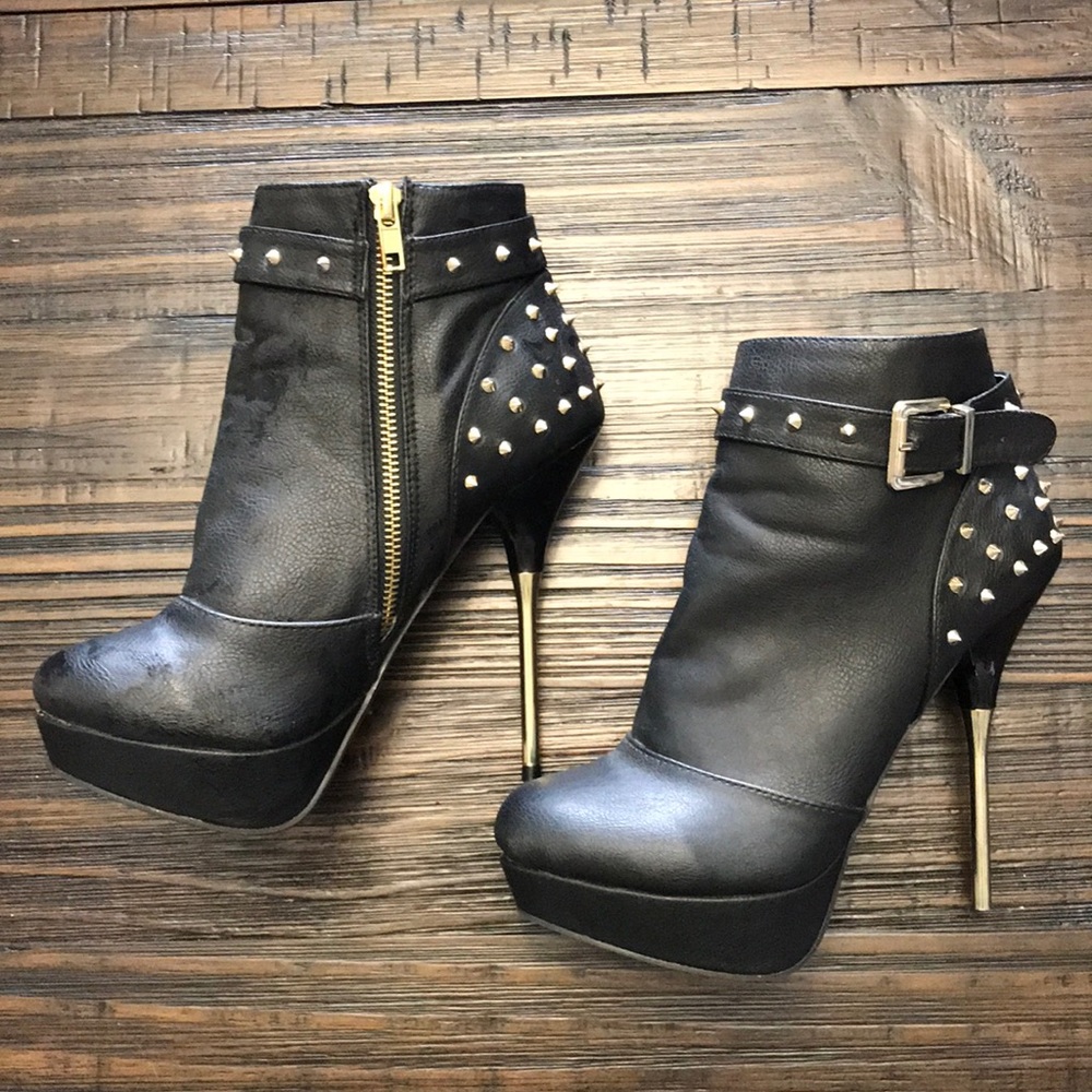 Shoe Dazzle Black Ankle Boot